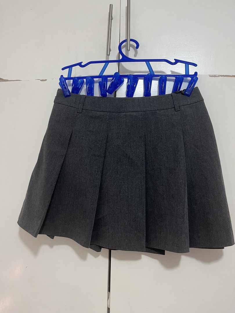 Pleated Skort (Gray) (Category: Skirts) located in Quezon City. Submitted by madwoman13 (Listing ID 1467637066, Image 1). Description: ✨ No issues, still good as new! ✨ Orig price: still 1290 in stores ✨ RFS: Doesn’t fit me anymore.