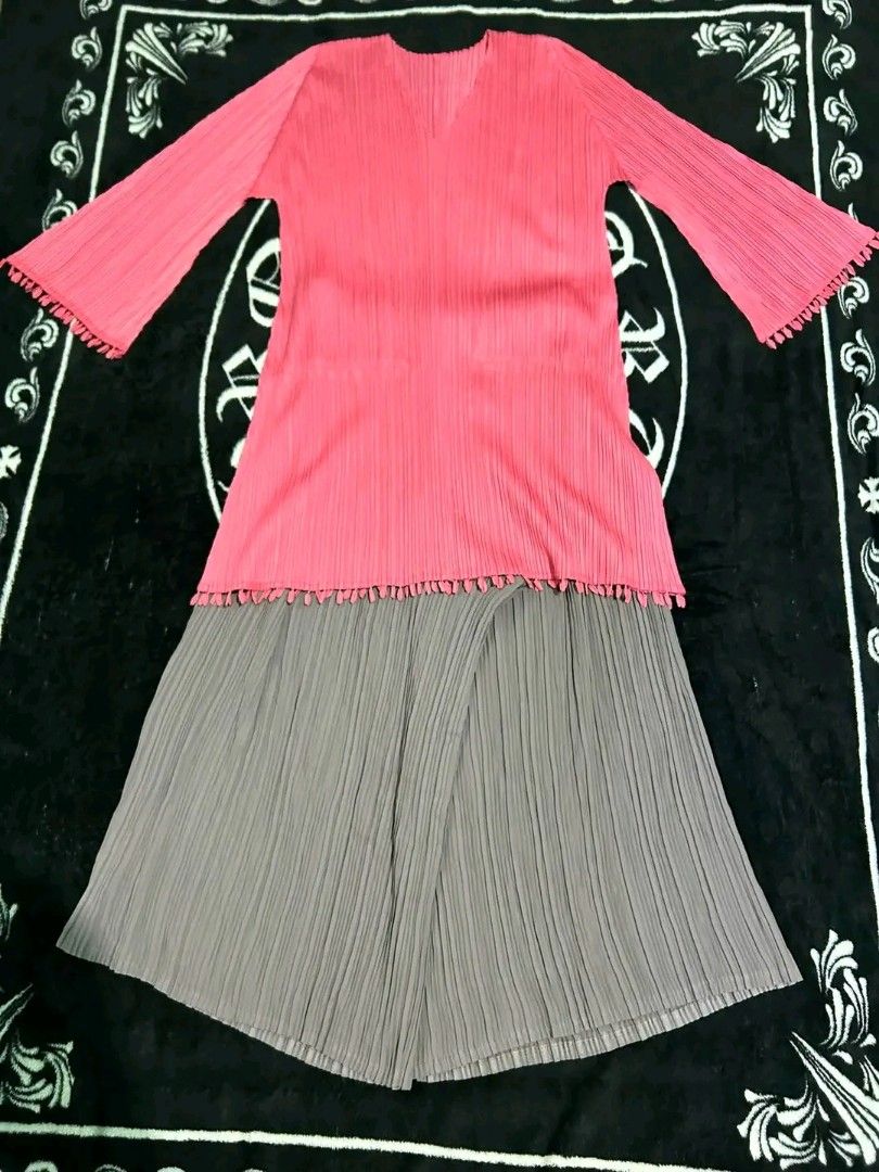 Pleats Please (Category: Dresses) located in Tacurong. Submitted by jayve_ukaysell (Listing ID 1467733249, Image 1). Description: Pleats Please aspack Super ganda😍 𝐒𝐈𝐙𝐄: MEDIUM TO SMALL 𝐂𝐎𝐋𝐎𝐑 𝐑𝐀𝐓𝐄 :9.5/10 𝐂𝐎𝐍𝐃𝐈𝐓𝐈𝐎𝐍: Asnew 𝐈𝐒𝐒𝐔𝐄: ❌ 𝐌𝐈𝐍𝐄:6,500 or best offer +sf negotiable DISCLAIMER: John Vincent, is not associated with any brand.We are selling preloved items.Credits to the rightful brand owner.