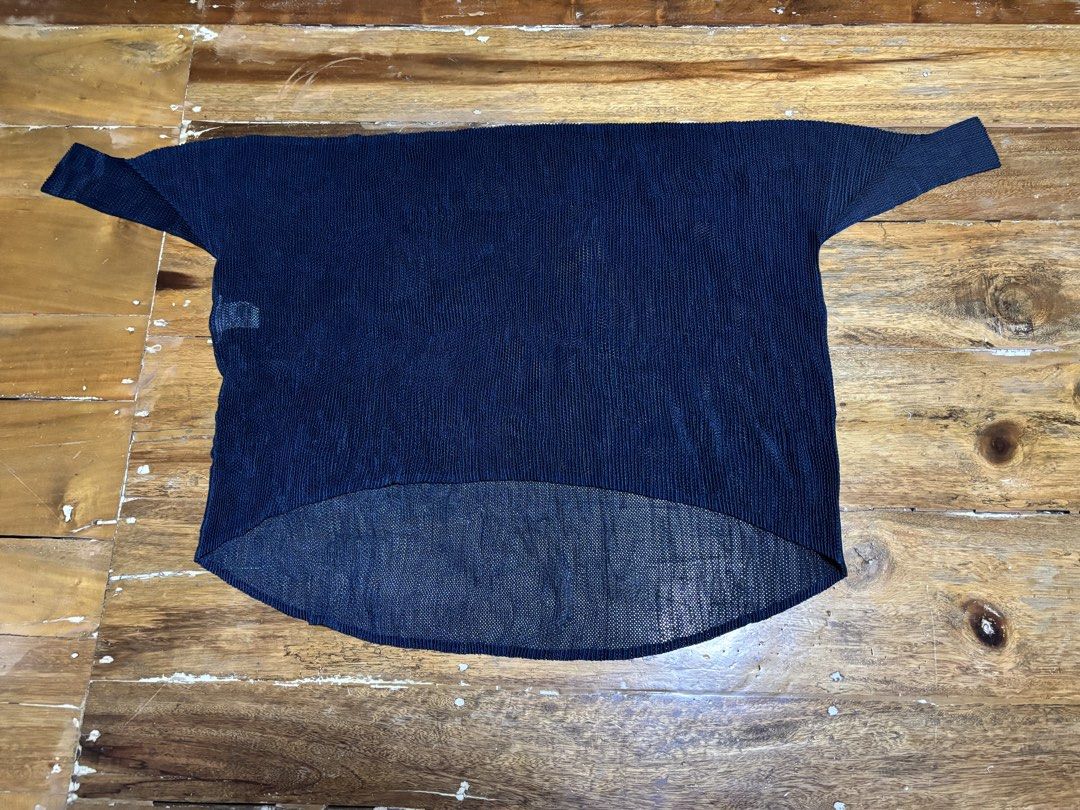 Pleats please bolero type/style (Category: Longsleeves) located in Cagayan de Oro. Submitted by kirkwax_4 (Listing ID 1467772385, Image 1). Description: Pleats please bolero/cardigan style Small-large (freesize stretchy) Goodasnew No issue 5.8k.