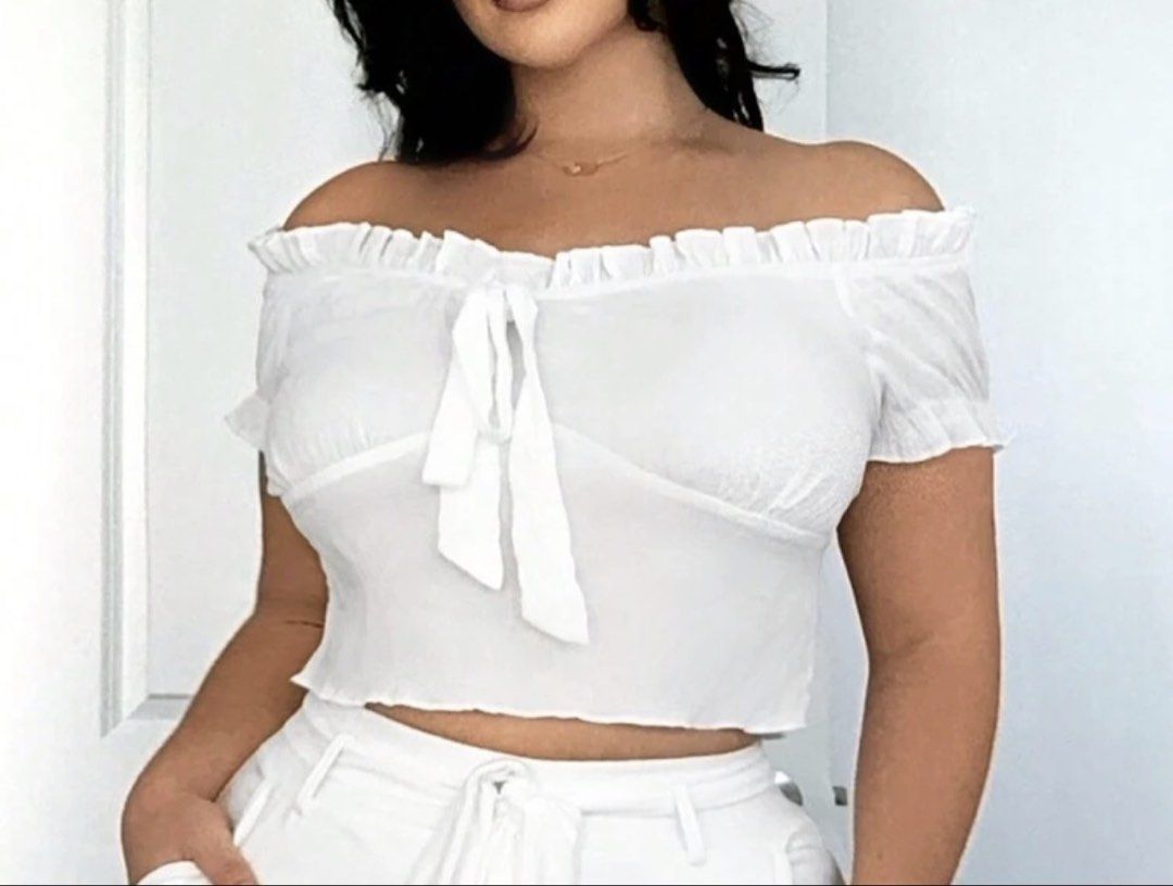 Plus Size White Off-Shoulder Crop Top (Category: Sleeveless) located in Caloocan City. Submitted by ymiese (Listing ID 1467717983, Image 1). Description: size 2XL (40-42 inches bust, 18 inches length) mop: maribank/gotyme mod: j&t/sdd/ggx.