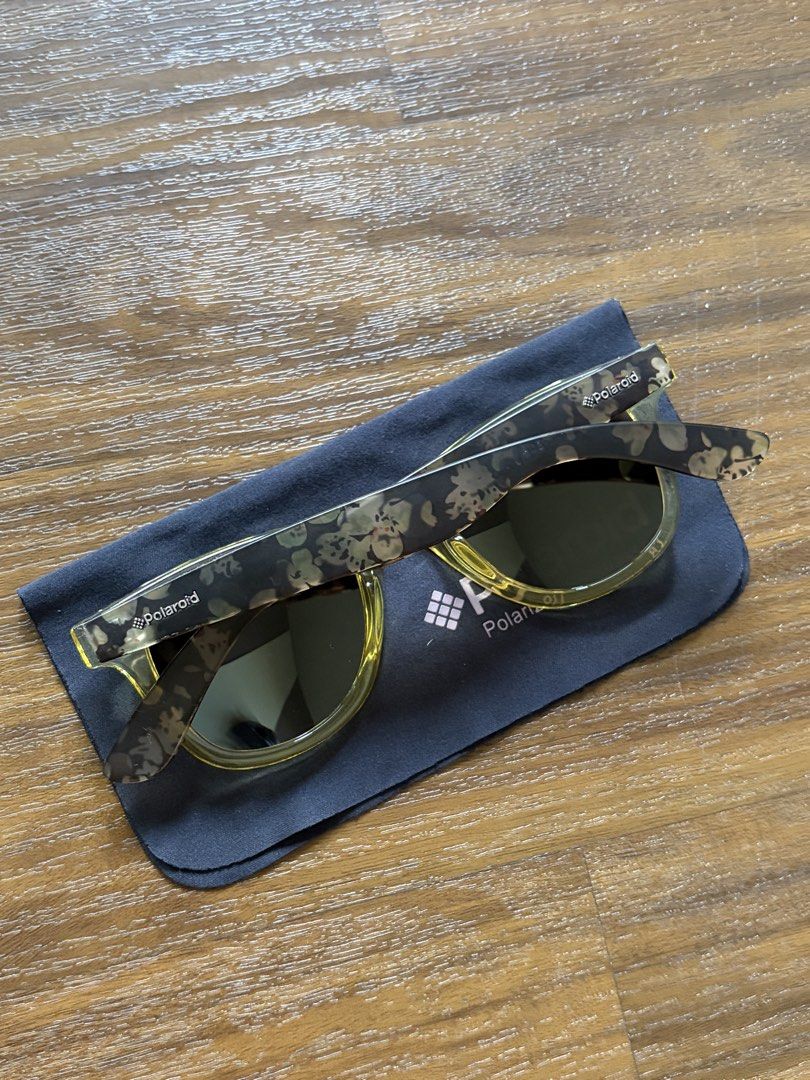 Polaroid Polarized Sunglasses (Category: Sunglasses & Eyewear) located in Quezon City. Submitted by snoopiii (Listing ID 1467681519, Image 2). Description: RFS: Decluttering Loc: QC.