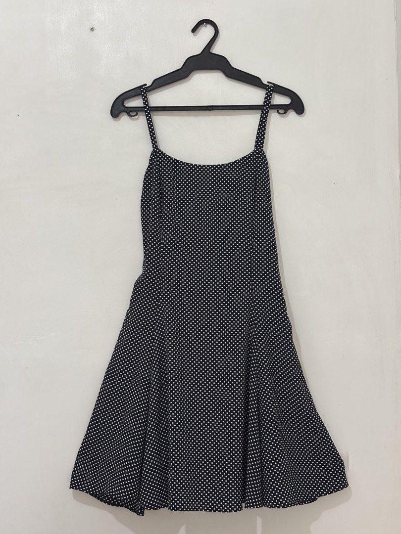 Polka Dots Dress (Category: Dresses) located in Quezon City. Submitted by chrissie__ (Listing ID 1467694045, Image 1). Description: ▪️Barely used ▪️Midi length .