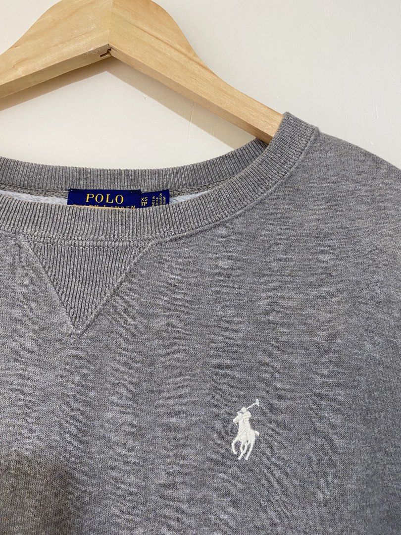 POLO RALPH LAUREN, Sweatshirt (Category: Longsleeves) located in Cavite. Submitted by jc_thrift95 (Listing ID 1467767430, Image 2). Description: - a heather grey Polo Ralph Lauren women’s crewneck sweatshirt featuring a V-insert (v-stitch) at the collar and a white embroidered Polo pony logo on the chest. - L- 25 inch - W- 22 inch - Color rate 8/10 - See picture details for dimes..