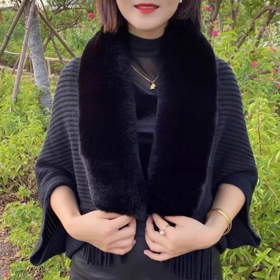 Poncho elegant (Category: Coats, Jackets and Outerwear) located in Manila. Submitted by raredeer-4deb4e (Listing ID 1467719862, Image 3). Description: can fit upto xxl pm for orders.