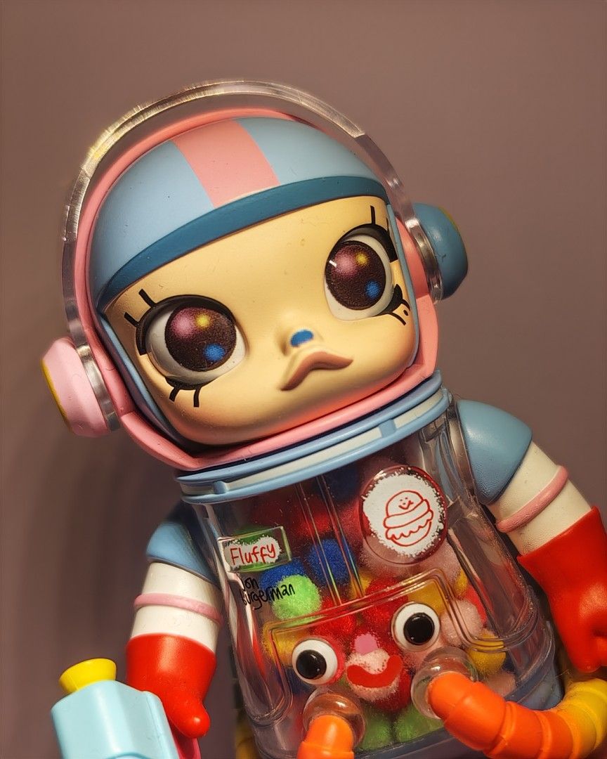 PopMart Space Molly Jon Burgerman figure 100% (Category: Designer & Blind Box Toys) located in Quezon City. Submitted by destashingme (Listing ID 1467712440, Image 1). Description: can we just appreciate how nice and colorful this piece is? comes with the fuzzy head cover. figure belongs to series 4 napipilitan akong isulat na 100% ang size neto kasi naman...yung mga nagtatanong...wala pang 1000 pesos pero expectations nakapeg sa 400% ang size. .
