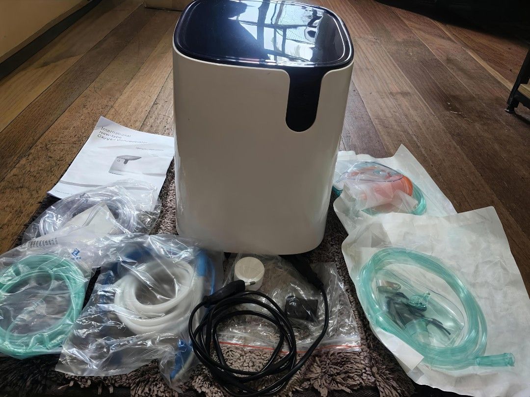 Portable Oxygen Concentrator (Category: Medical Supplies & Tools) located in Mandaluyong City. Submitted by silentfalcon_835256 (Listing ID 1467647367, Image 1). Description: Slightly used, bought only last August 2026..