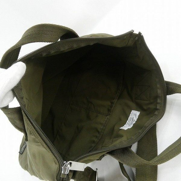 PORTER FRAME 2WAY Helmet Bag (Category: Shoulder Bags) located in Caloocan City. Submitted by letao_shopping_ph (Listing ID 1467671556, Image 3). Description: Actual dimensions: Approx. 42 cm (H) x 43 cm (W) Color: Green-khaki Item is in relatively good condition, though it shows signs of use. 🇯🇵 Interested in this item? Feel free to message us for more details. 🏷️ Product Code: A-569 🛍️ More Similar Products Available 📂 Catalog Code: B-568 