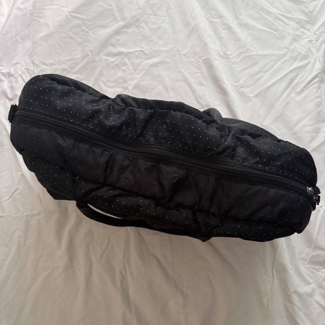 Porter travelling bag (Category: Belt bags, Clutches and Pouches) located in Baguio. Submitted by dsabelg (Listing ID 1467718931, Image 3). Description: .