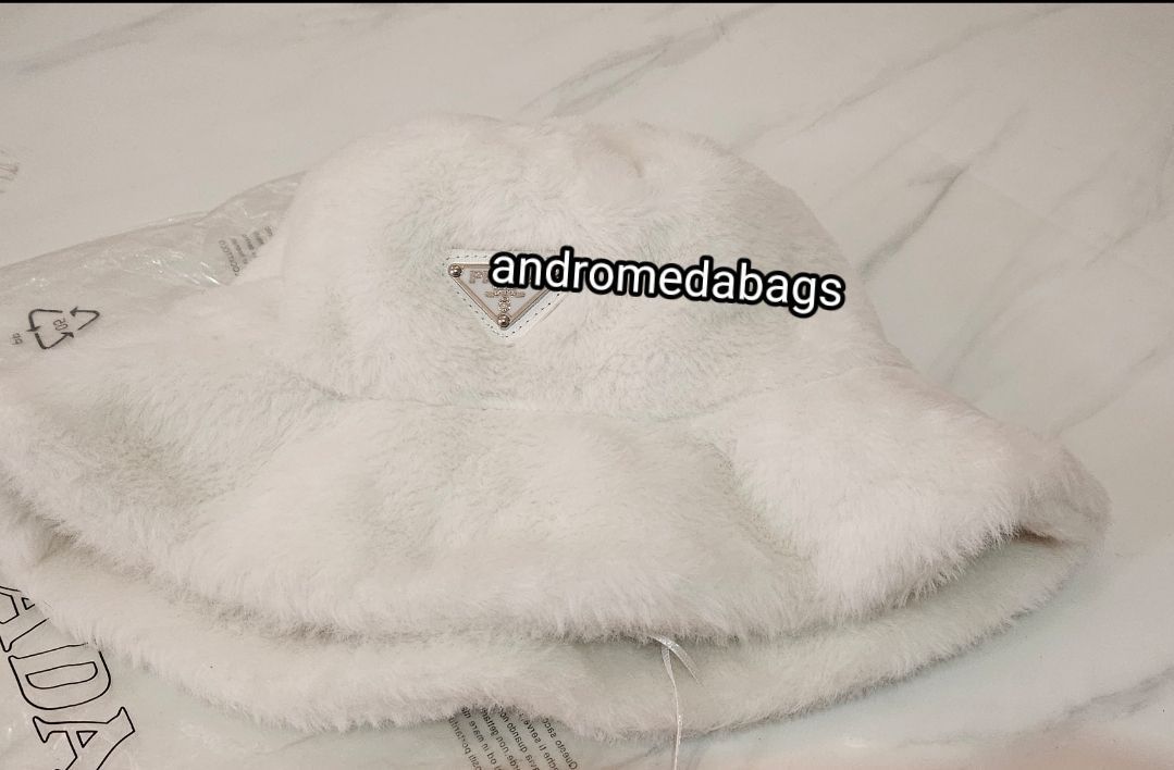 PR Fur Bucket Hat in White (Category: Hats & Beanies) located in Rizal. Submitted by mandromeda1996 (Listing ID 1467656743, Image 1). Description: With Tag & Plastic Case PHP 500 Message me for more pics..