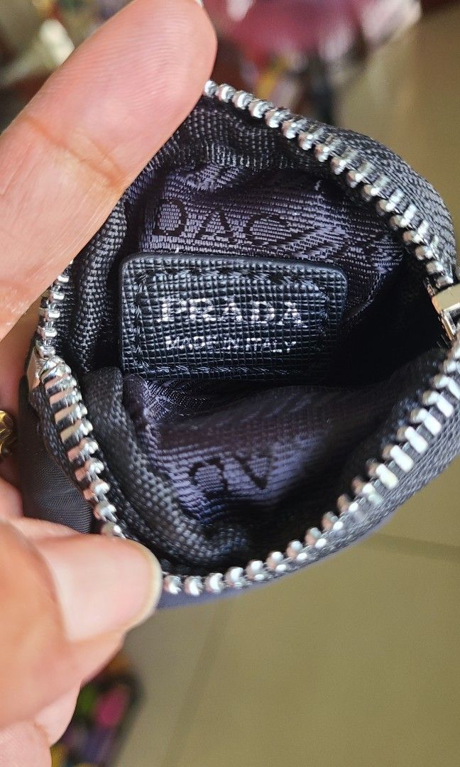 Prada mini Re nylon lampo zip (Category: Luxury Bags & Wallets) located in Aritao. Submitted by castillokm35005 (Listing ID 1467640538, Image 2). Description: Like new NO issues/flaws.
