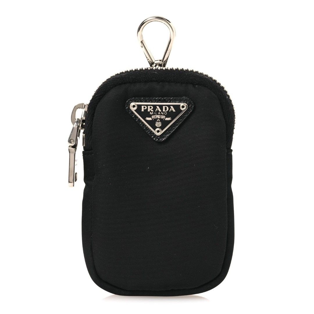 Prada mini Re nylon lampo zip (Category: Luxury Bags & Wallets) located in Aritao. Submitted by castillokm35005 (Listing ID 1467640538, Image 1). Description: Like new NO issues/flaws.