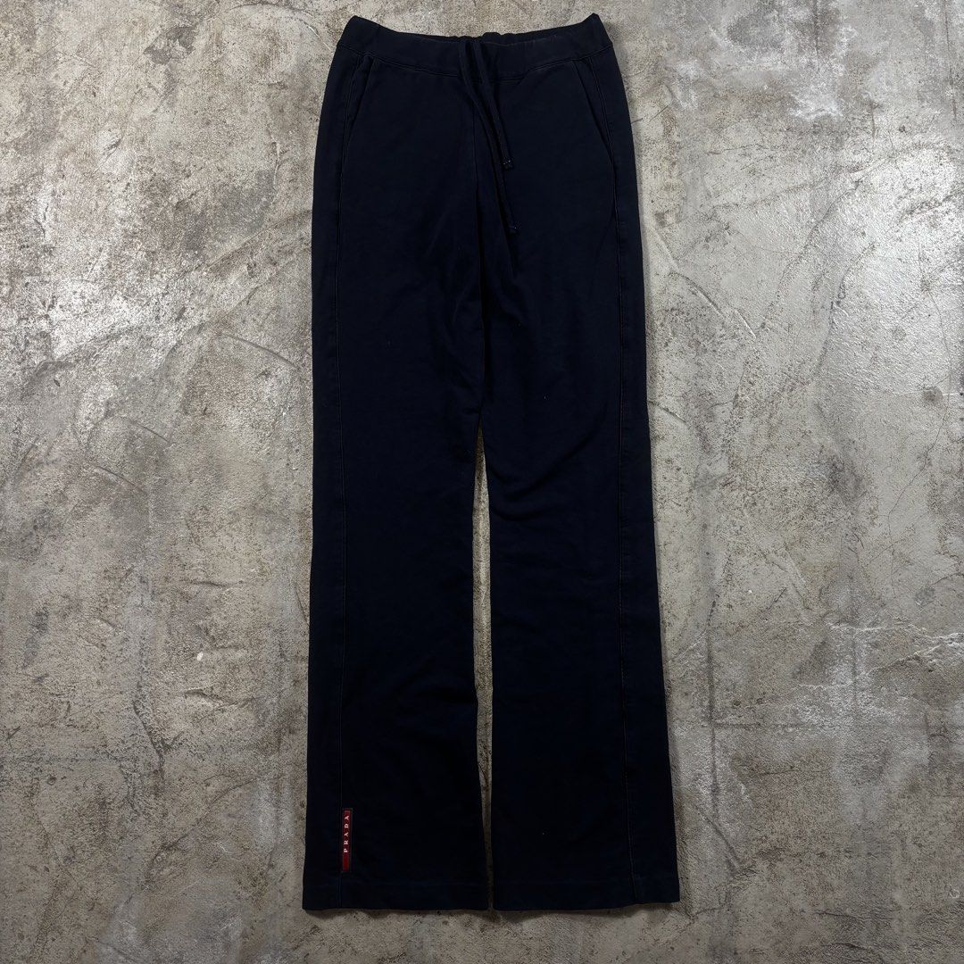 Prada Navy Blue Sweatpants Size XS (Category: Luxury Apparel) located in Caloocan City. Submitted by thrift.crcl (Listing ID 1467777758, Image 1). Description: - Brand: Prada - Item: Cotton Sweatpants - Color: Dark Navy Blue - Size: XS - Features: Drawstring waist, signature red Prada logo tag near bottom hem - Condition: Clean interior tags and branding details clearly shown - Authentic and comfortable for everyday wear Size 28-30 Length 39 .
