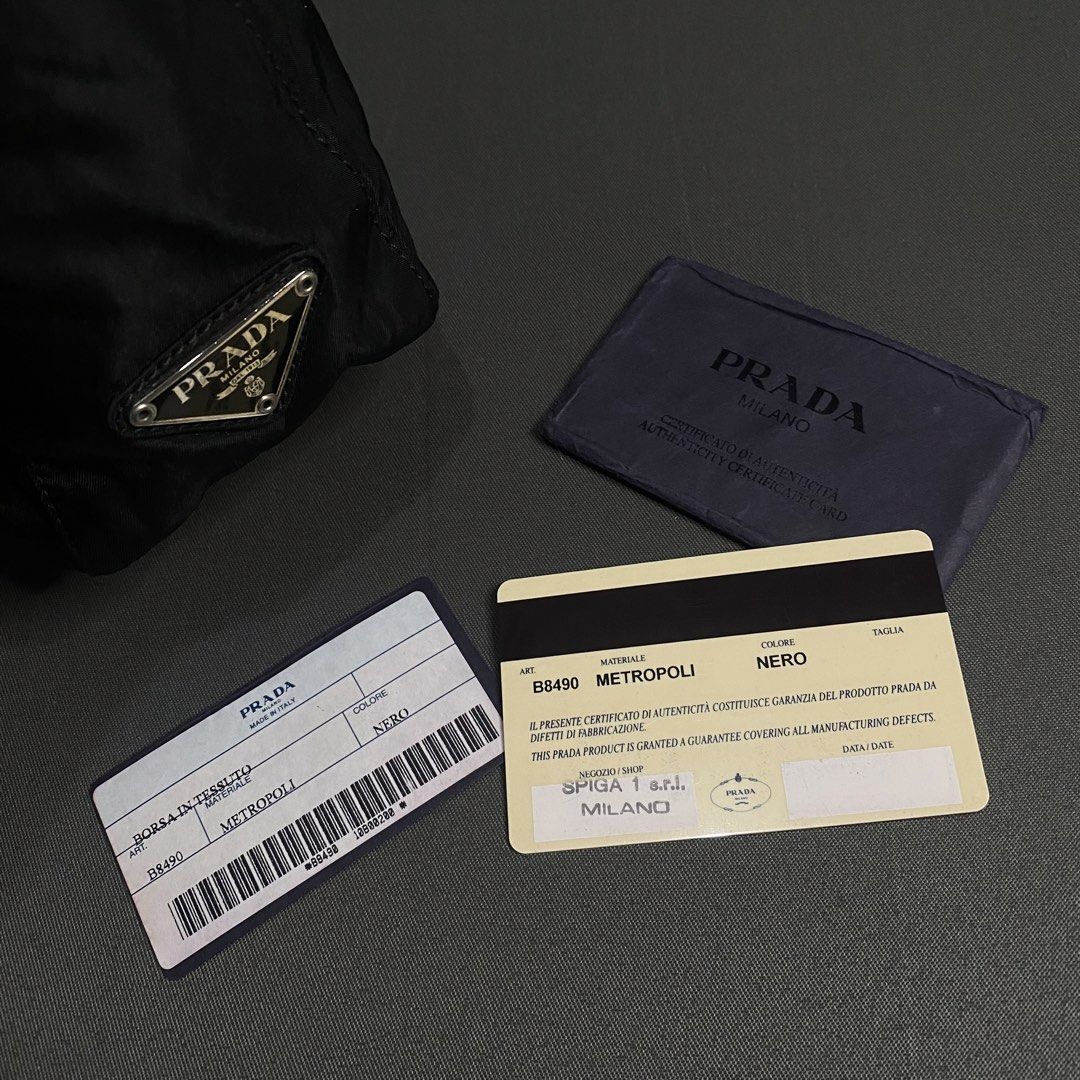 Prada Tessuto Metropoli Nylon Tote Bag (Category: Tote Bags) located in Cavite. Submitted by lit_loots (Listing ID 1467788761, Image 2). Description: Like new condition With authenticity card Colore rate 10/10 Issue: Stitching inside.