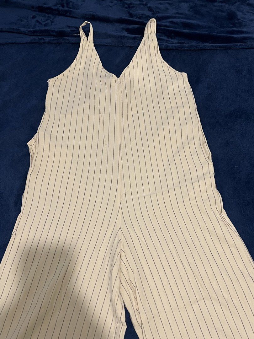 Pre loved UNIQLO Jumpsuit (Category: Jumpsuits) located in Taguig. Submitted by froyocean (Listing ID 1467661693, Image 1). Description: - Used only twice - Size: XL.