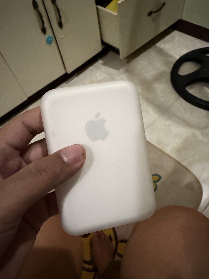 PRELOVED APPLE MAGSAFE POWERBANK (Category: Batteries & Power Banks) located in Tiwi. Submitted by liamjie (Listing ID 1467760878, Image 1). Description: Apple’s official MagSafe battery capacities vary by model depending on how energy is measured (label mAh versus effective 3.7V equivalent or Watt-hours): Original Apple MagSafe Battery Pack • Labeled Capacity: 1,460 mAh (at 7.62V) • Energy Rating: 11.13 Wh • Effective 3.7V Equivalent: ~3,000 mAh
