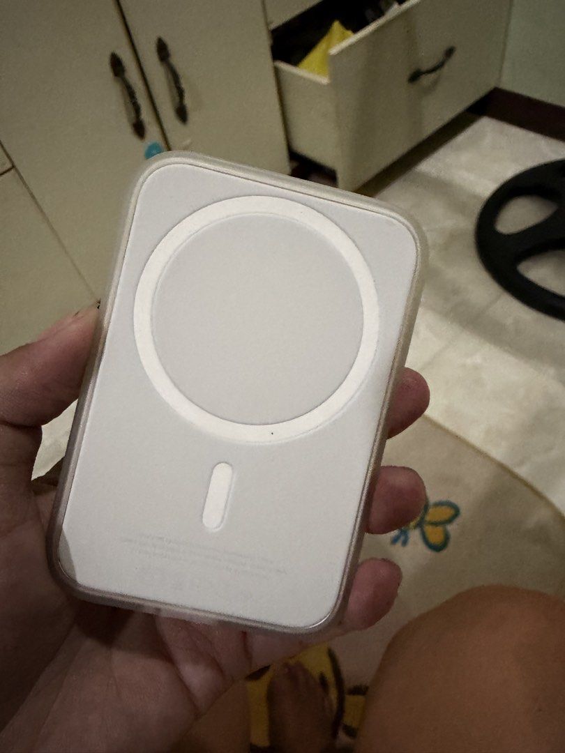 PRELOVED APPLE MAGSAFE POWERBANK (Category: Batteries & Power Banks) located in Tiwi. Submitted by liamjie (Listing ID 1467760878, Image 2). Description: Apple’s official MagSafe battery capacities vary by model depending on how energy is measured (label mAh versus effective 3.7V equivalent or Watt-hours): Original Apple MagSafe Battery Pack • Labeled Capacity: 1,460 mAh (at 7.62V) • Energy Rating: 11.13 Wh • Effective 3.7V Equivalent: ~3,000 mAh