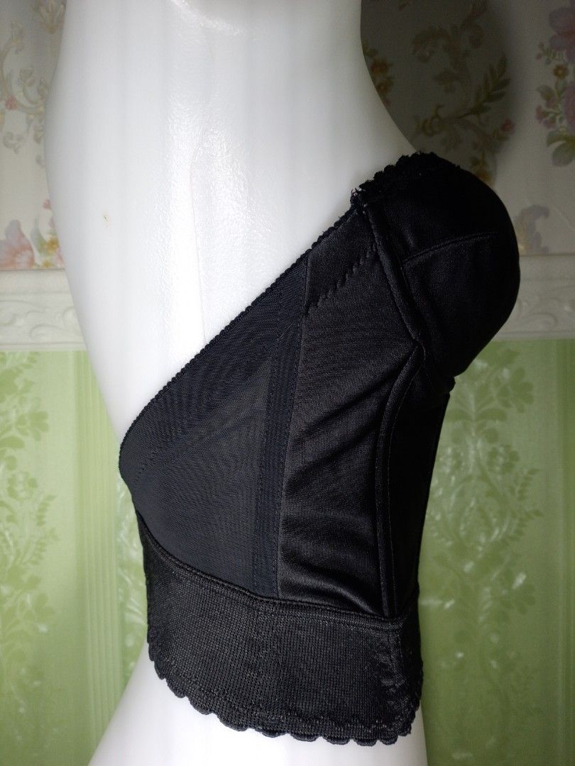 Preloved Black Corset Top 34B Small (Category: Others Tops) located in Dasmarinas. Submitted by ms.happycorsets (Listing ID 1467771025, Image 3). Description: Preloved Corset Top Black Color Can Fit Small size Starting waistline 24-26 inches Padded bra with Under Wire 34 B-C length 11 inches Stretchable Fabric at the back Has 2 layers of adjustable hooks at the back Has 7 Soft bones with Slight flaws has small broken fabric inside in tha bra pad 