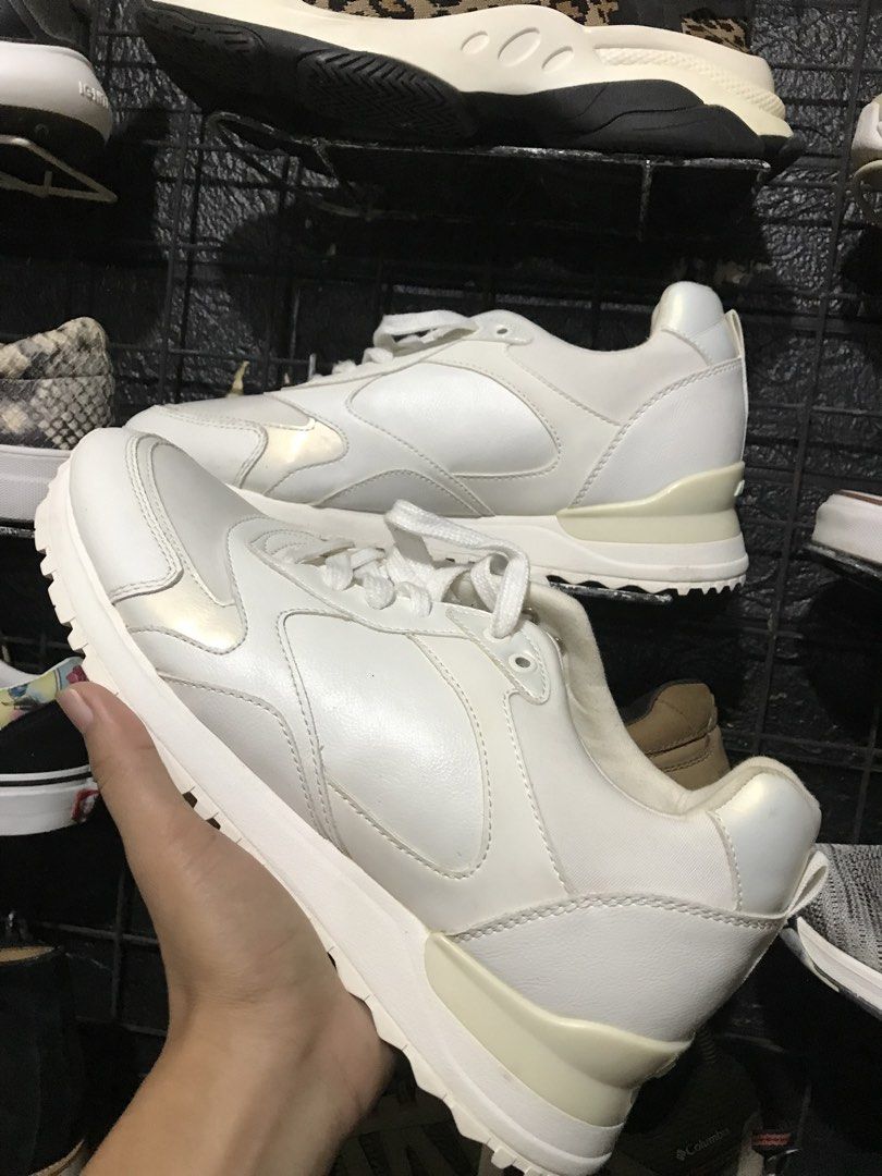 Preloved branded shoes (Category: Shoe inserts) located in Manila. Submitted by solomonjer11093 (Listing ID 1467709662, Image 2). Description: 👇Click each photo for the details 👀What you see what you get 📍Please manage your expectation •(Buy at your own risk) 📍2ND hand Authenticity is not guaranteed! 📍Better to check it personally 📌Strictly No refund & no exchange policy MEET UP HALFWAY/LALAMOVE/J&T 📩PM FOR MORE INQUIRIES LOCATION: CAINTA 