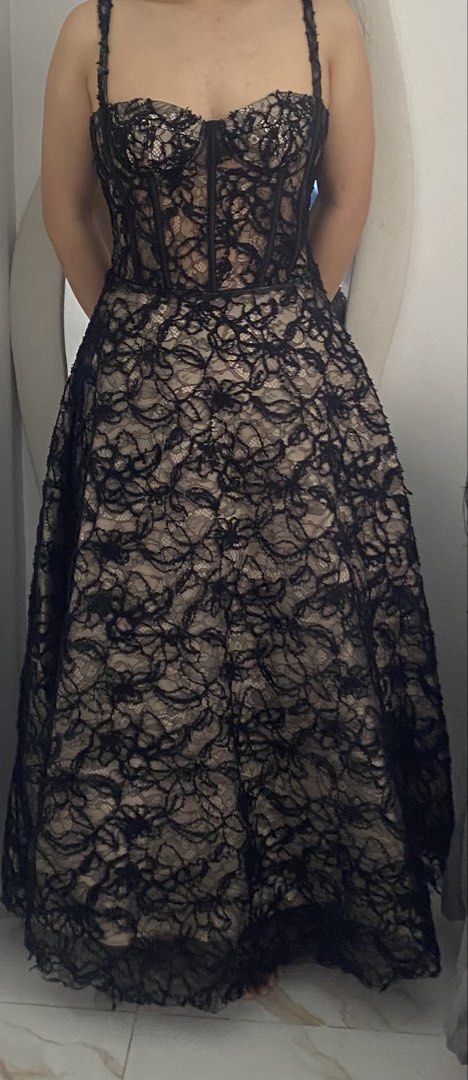 [Pre-loved] Elegant dress (Category: Dresses) located in Quezon City. Submitted by len00013 (Listing ID 1467712315, Image 2). Description: 1 beses lang nagamit sa event Bagong laba No damage Good for medium size Expandable .