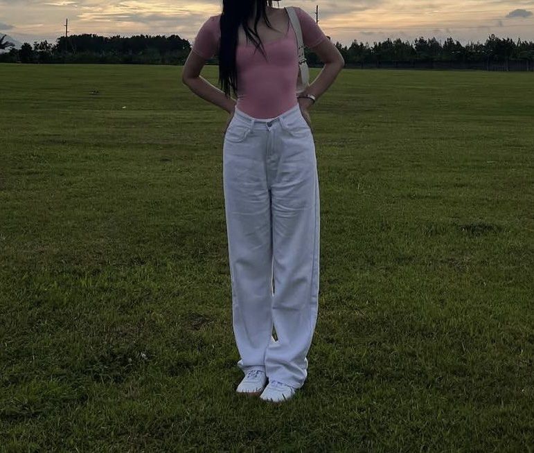 Pre-loved Mera Scoop Neck Top XS (Category: Others Tops) located in Batangas. Submitted by povofkbscloset (Listing ID 1467668256, Image 2). Description: Worn thrice only. RFS: Pink is not my color anymore. .