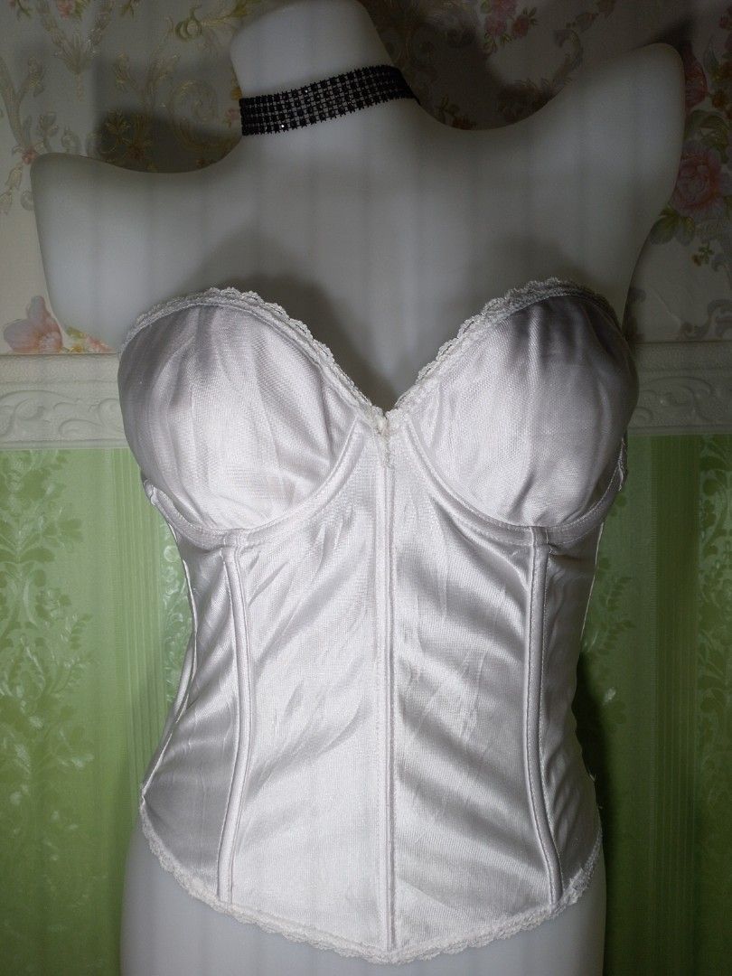 Preloved White Corset Top Large (Category: Others Tops) located in Dasmarinas. Submitted by ms.happycorsets (Listing ID 1467769787, Image 1). Description: Preloved Corset Top White Color Can Fit Large size to Semi Extra Large size Starting waistline 32-35 inches Padded bra with Under Wire 36B-C length 14 inches Stretchable Fabric at the back Has 3 layers of adjustable hooks at the back Has 9 Soft bones with Slight flaws Actual Photo Color may Cha