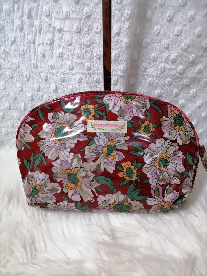 Pretty Maroon Pouch Set (Category: Purses & Pouches) located in Butuan. Submitted by az-branded.items (Listing ID 1467734542, Image 2). Description: Set of 5 Waterproof Authentic item From Japan.
