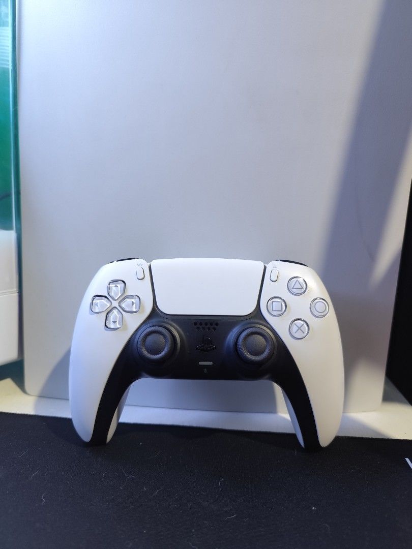 PS5 Controller (Category: Controllers) located in Paranaque City. Submitted by caloy05 (Listing ID 1467762508, Image 1). Description: For Sale PS5 Controller Good condition no issues No stick drift Test to sawa Can send videos upon request 2000 only Parañaque Area .