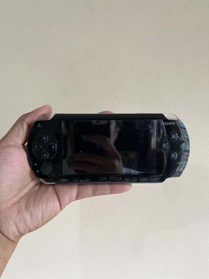 Psp 1000 (Category: PlayStation) located in Quezon City. Submitted by all_about_retro (Listing ID 1467626224, Image 1). Description: Psp 1000 Untested unit As is condition Wala akong battery pang test Pwede niyo test kung may battery kayo Pickup.