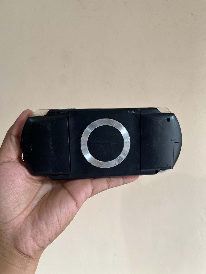 Psp 1000 (Category: PlayStation) located in Quezon City. Submitted by all_about_retro (Listing ID 1467626224, Image 2). Description: Psp 1000 Untested unit As is condition Wala akong battery pang test Pwede niyo test kung may battery kayo Pickup.