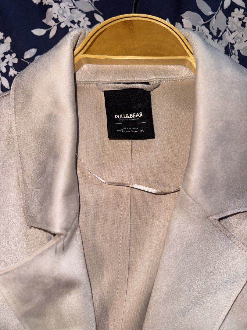 Pull & Bear faux suede jacket beige size S (Category: Coats, Jackets and Outerwear) located in Cebu City. Submitted by ixiaces (Listing ID 1467698292, Image 2). Description: Beige faux suede jacket from Pull & Bear. Size S. Open front design with lapels and two front pockets with button details. Soft fabric all over. Has a few small stains near the back sleeve area, check pictures closely. Great layering piece for cooler weather..