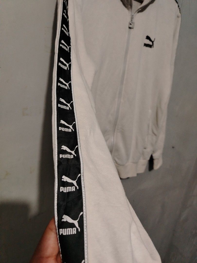 Puma (Category: Coats, Jackets and Outerwear) located in Bocaue. Submitted by adrianberi35876 (Listing ID 1467772435, Image 3). Description: Puma Width:23.2 Length:26.7 Exellent Condition No issue ₱400 +sf.