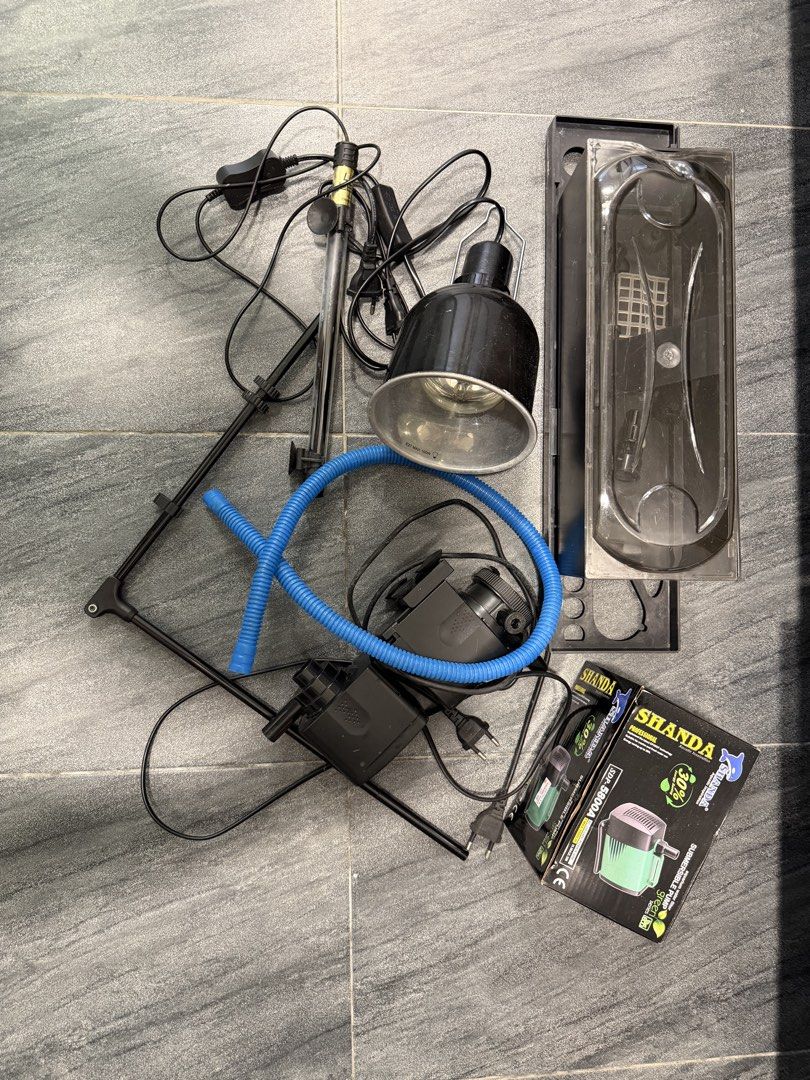 Pump, light (Category: Fishing) located in Jelutong. Submitted by edwinte (Listing ID 1467634440, Image 1). Description: I have 3 pump 2 light And some pipe .