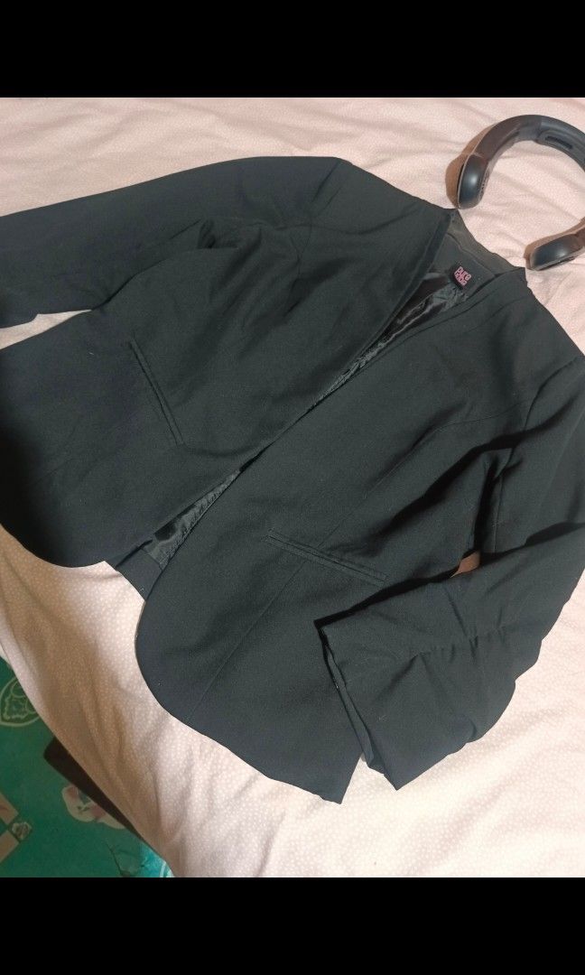 Pure Hype Preloved Black Blazer - Size Medium (Category: Coats, Jackets and Outerwear) located in Digos. Submitted by chicandglowbargains (Listing ID 1462621475, Image 3). Description: - Classic black blazer - Brand: Pure Hype - Size: Medium - Condition: Preloved with minor wear and light creasing - Flaws: No major flaws - Overall: Good, wearable condition - Style: Versatile and always in style.