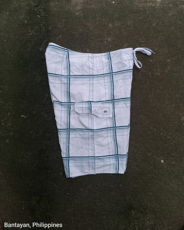 Quicksilver boardshort (Category: Swim Trunks & Board Shorts) located in Bantayan. Submitted by rare.palautog (Listing ID 1467652323, Image 1). Description: Quicksilver boardshort Size 30-32 Length 21 Leg open 12 Issue stain 550 free SF📩 Cebu location 📌.