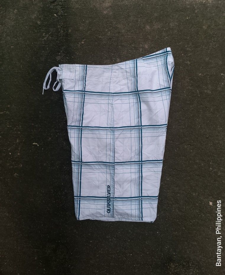 Quicksilver boardshort (Category: Swim Trunks & Board Shorts) located in Bantayan. Submitted by rare.palautog (Listing ID 1467652323, Image 2). Description: Quicksilver boardshort Size 30-32 Length 21 Leg open 12 Issue stain 550 free SF📩 Cebu location 📌.