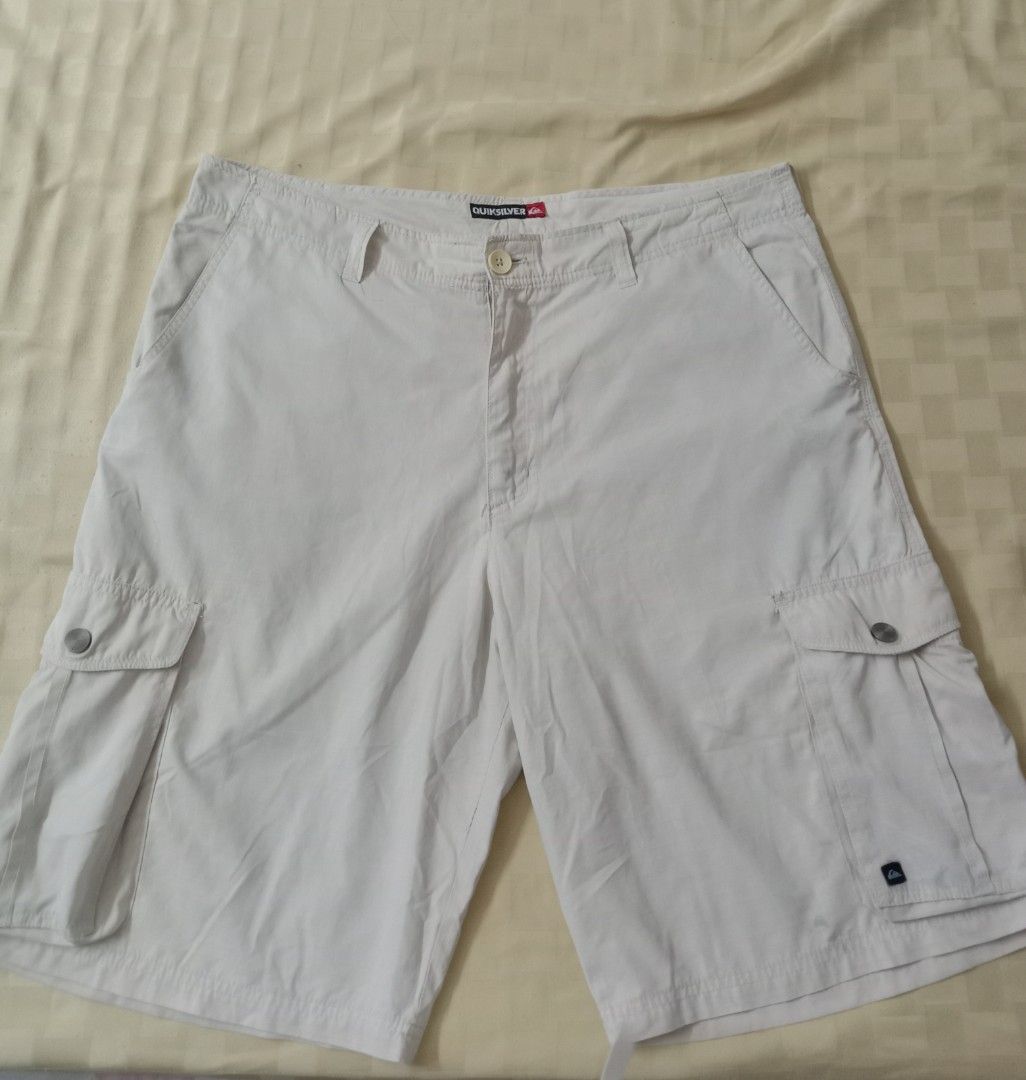 Quicksilver Off-White Cargo Shorts (Category: Shorts) located in Manila. Submitted by aoki_louise (Listing ID 1467749122, Image 1). Description: 📌 Size - Large - Waist - 39inch - Length - 23inch 📌 Additional Notes - Issue: May stain sa may zipper banda, pati sa may right lower pocket ( you can see the issue in the picture) and cut na din yung tag niya sa waistline - Manage your expectations - Actual color may vary slightly due to lightings.