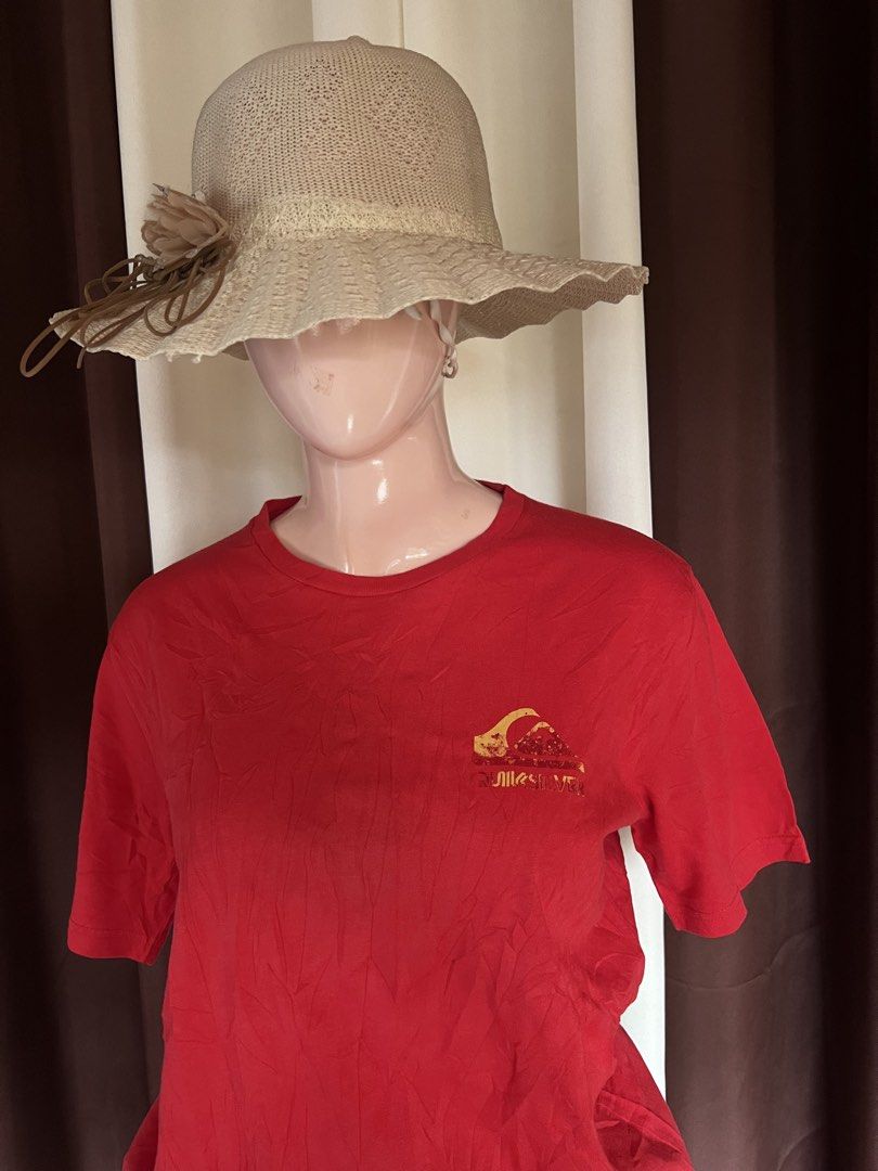 Quiksilver Red T-Shirt (Category: Tshirts & Polo Shirts ) located in Cebu City. Submitted by omaryjoy3583408 (Listing ID 1467721724, Image 3). Description: - Brand: Quiksilver - Color: Bright red - Fit: Regular fit, crew neck - Details: Small distressed logo on left chest - Material: Soft and comfortable cotton for everyday wear.