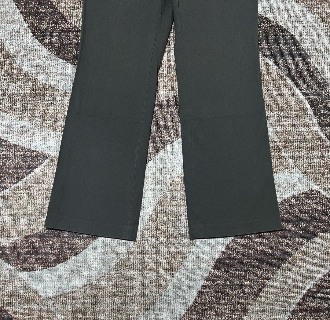 Ralph Lauren "Adelle" Pants (Category: Jeans) located in Rizal. Submitted by ithriftph_ (Listing ID 1467720398, Image 2). Description: 🔻 Details 🔻 Ralph Lauren "Adelle" Pants Women Semi-Baggy / Flared fit Authentic Comeplete Tags Waistline: 34" Length: 40.5" Thigh: 10" Leg hole: 9" Color rate: 9/10 Condition: 8/10 Issue: dot marks, see last pic (barely noticeable) Price: 500 pesos Reminders: Color may vary due to lighting and your screen resolu