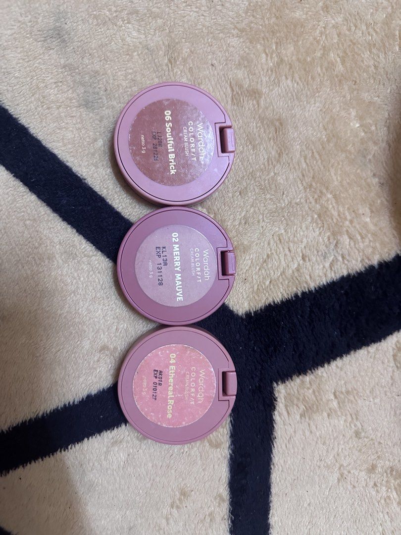 random makeup set (Category: Makeup) located in Kuala Lumpur. Submitted by ysminrzi (Listing ID 1467779256, Image 3). Description: take all for RM50 - Skintific All Day Perfect Serum Foundation in 03 Petal (Brand new, unopened in original boxes) - Includes 3x Wardah Colorfit Cream Blush in 06 Soulful Brick, 02 Merry Mauve, and 04 Ethereal Rose (Slightly used, minor pan visible on one shade) take all -OOTW primer -IN2IT blusher highlighter RM20 .