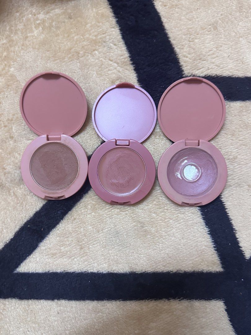 random makeup set (Category: Makeup) located in Kuala Lumpur. Submitted by ysminrzi (Listing ID 1467779256, Image 2). Description: take all for RM50 - Skintific All Day Perfect Serum Foundation in 03 Petal (Brand new, unopened in original boxes) - Includes 3x Wardah Colorfit Cream Blush in 06 Soulful Brick, 02 Merry Mauve, and 04 Ethereal Rose (Slightly used, minor pan visible on one shade) take all -OOTW primer -IN2IT blusher highlighter RM20 .
