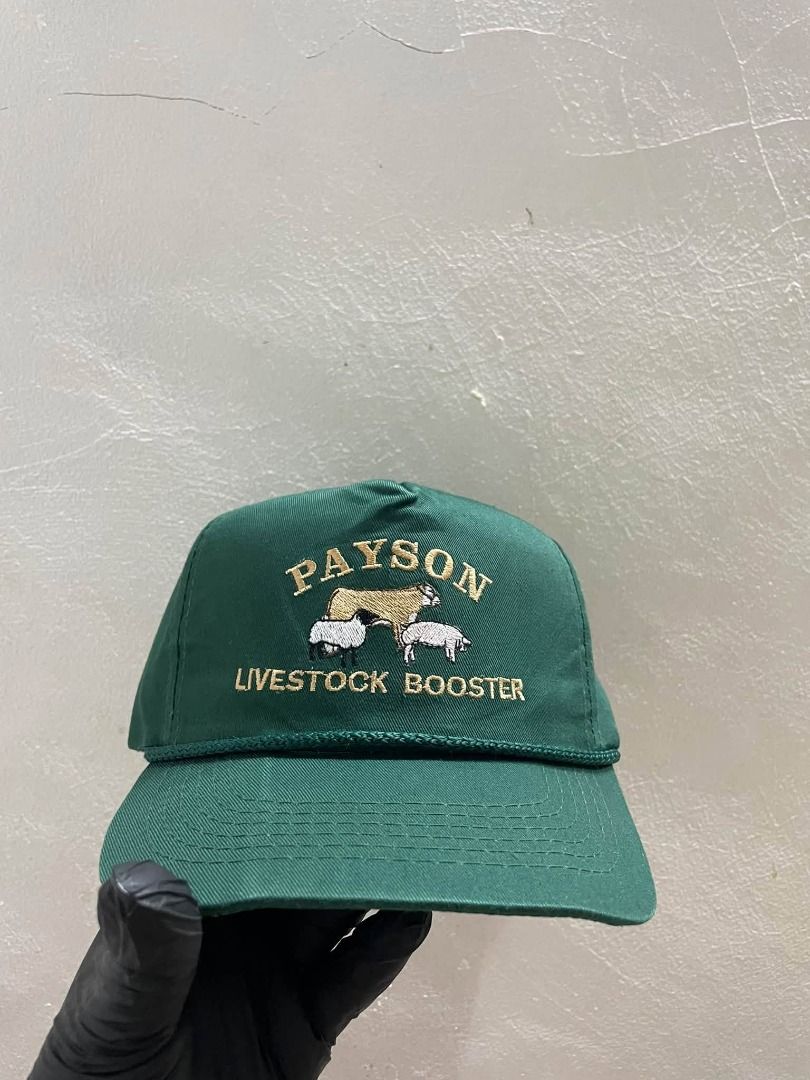 RANDOM VINTAGE YOUNG AN SNAP (Category: Caps & Hats) located in Caloocan City. Submitted by vntgxlocalsph (Listing ID 1467726978, Image 1). Description: NO ISSUE SNAP PANG MILWAUKEE BUCKS SCRIPT NYO.
