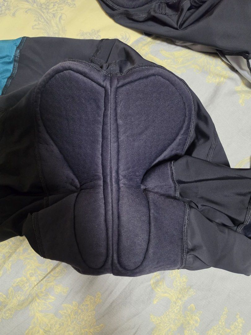 Rapha pro team crit bib (Category: Activewear) located in Pasig City. Submitted by chamoisee (Listing ID 1467837996, Image 3). Description: Rapha pro team crit bib In good condition without any issues size medium on tag DM FOR FASTER TRANSACTION 📩.