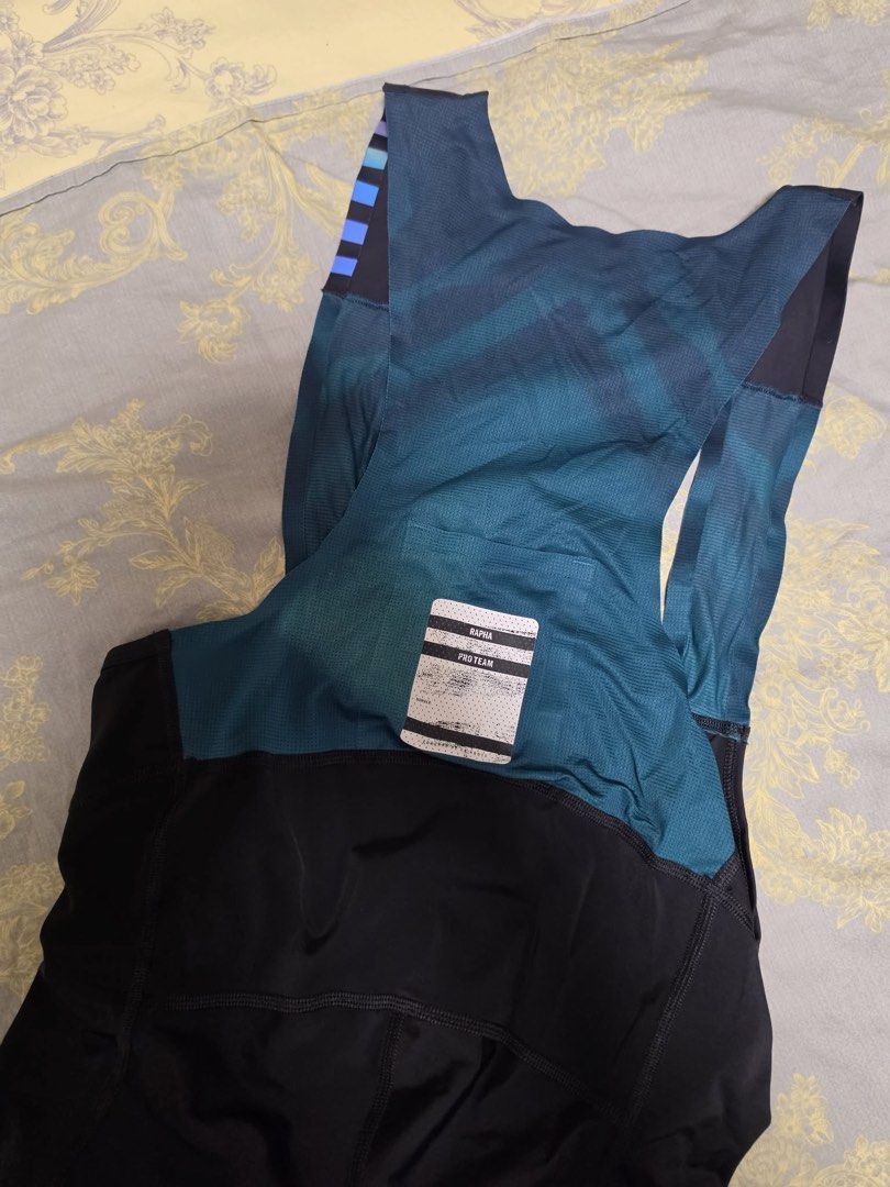 Rapha pro team crit bib (Category: Activewear) located in Pasig City. Submitted by chamoisee (Listing ID 1467837996, Image 2). Description: Rapha pro team crit bib In good condition without any issues size medium on tag DM FOR FASTER TRANSACTION 📩.