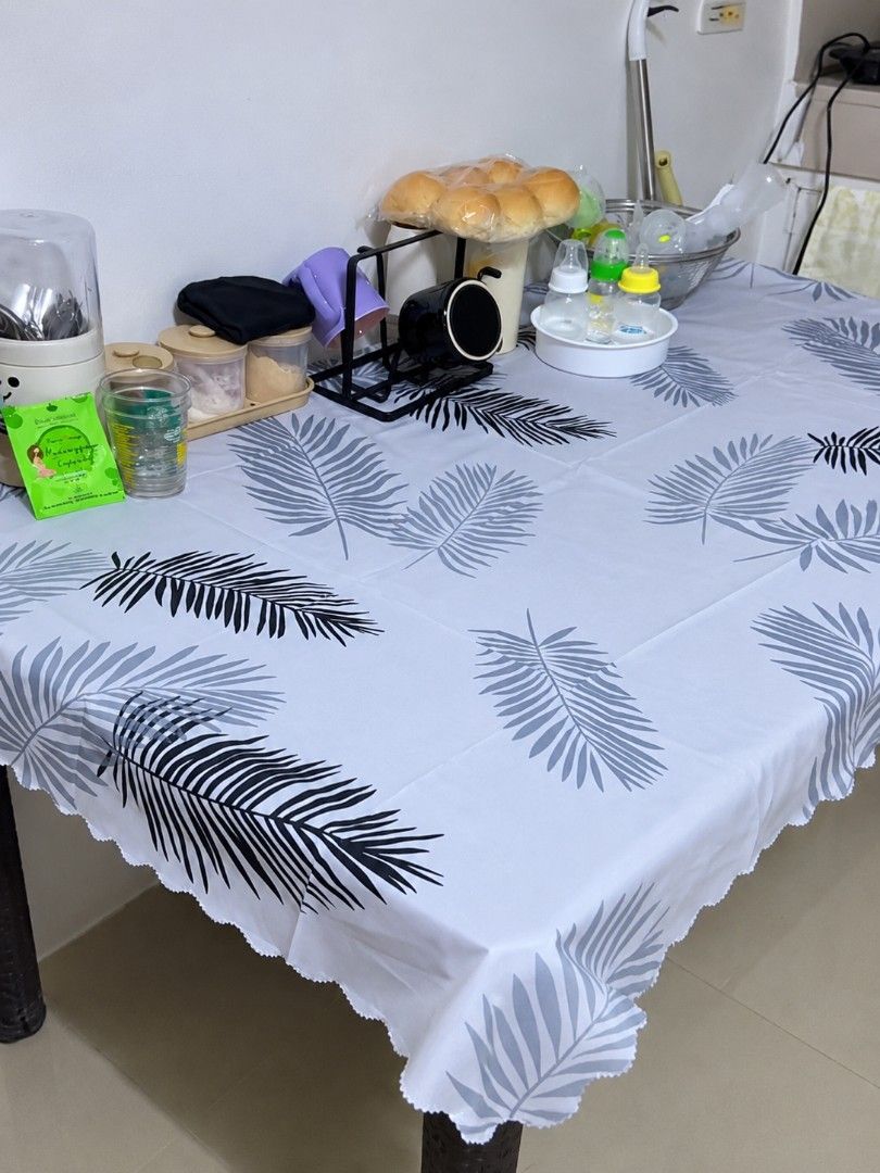 Rattan Table with 4 Tubular Legs (Category: Tables & Sets) located in Manila. Submitted by beanice07 (Listing ID 1467605534, Image 3). Description: no issue lilinis lang needed masyado malaki sa apartment namin.