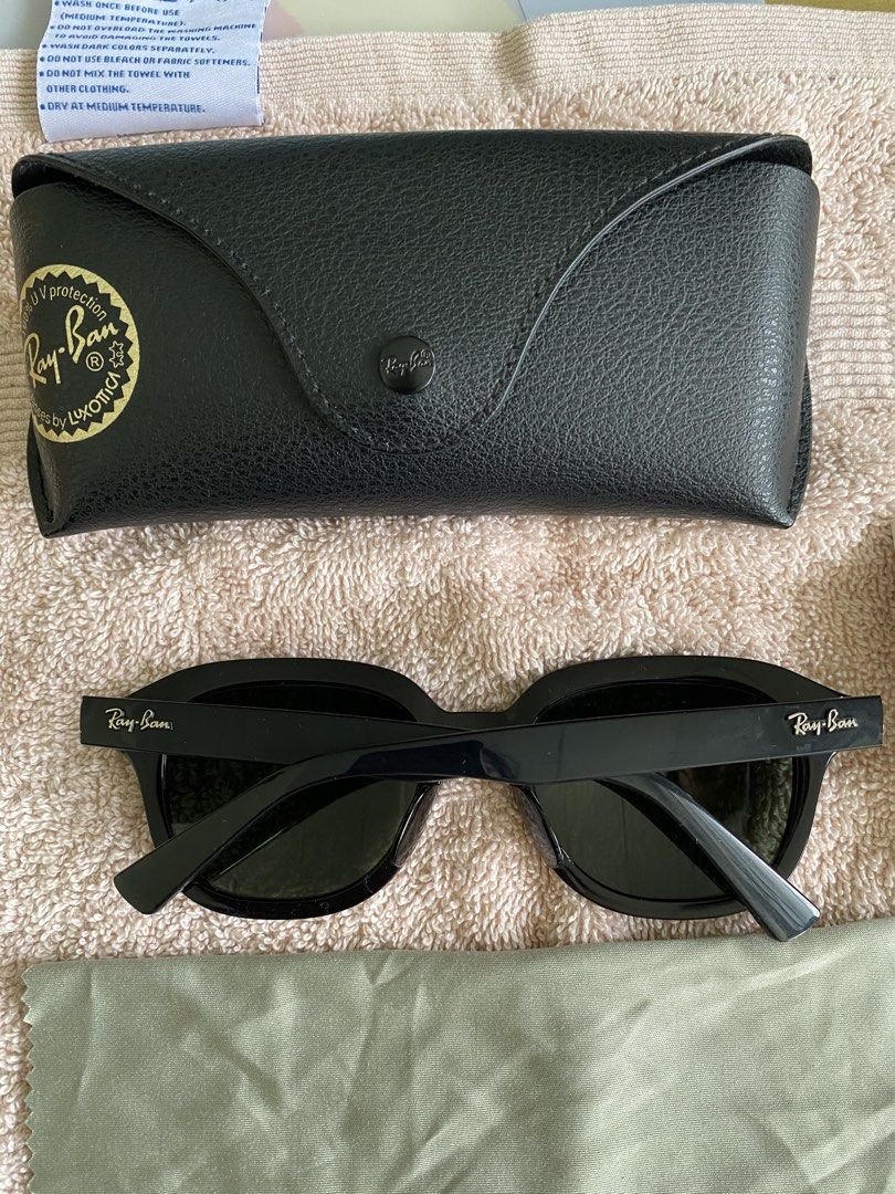 Ray-Ban ERIK RB4398F Sunglasses Black (Category: Sunglasses & Eyewear) located in Manila. Submitted by freestone_f18729 (Listing ID 1467628099, Image 2). Description: - Brand/Model: Ray-Ban Erik (RB4398F 901/31) - Size: 53-20-145 - Frame/Lens: Glossy black frames with dark green lenses - Condition: Clean overall, minimal wear on frames - Inclusions: Original leather case, cleaning cloth, and product booklet - 100% authentic and ready to ship! -un