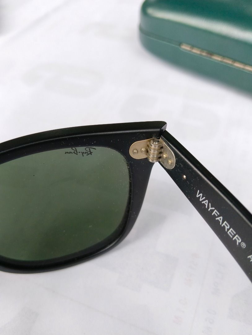 Ray-Ban Wayfarer Black Sunglasses (Category: Sunglasses & Eyewear) located in Medina. Submitted by keenowl_f02969 (Listing ID 1467662124, Image 3). Description: - Brand: Ray-Ban - Model: Wayfarer - Frame: Matte black - Lenses: Dark green with signature logo - Details: Sturdy build with metal hinges and iconic branding on arms - Inclusions: Original green storage case - Condition: Timeless everyday accessory.