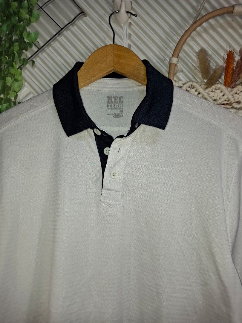 Rec Tech White Polo Shirt Size M (Category: Tshirts & Polo Shirts ) located in Bulacan. Submitted by cathycampo51092 (Listing ID 1467727711, Image 1). Description: White polo shirt from Rec Tech. Contrast dark blue collar and placket detail. Dri-fit performance fabric. Fits M to L. Chest width 22 inches, length 26 inches. Excellent condition overall, worn very carefully..