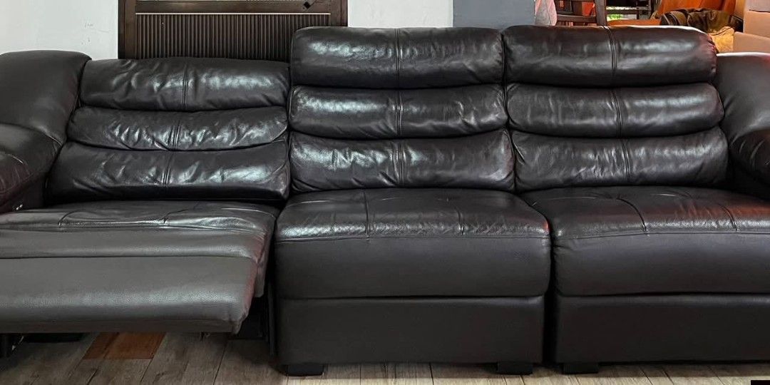Reclining sofa (Category: Sofas) located in Meycauayan. Submitted by marygracecasimiro (Listing ID 1467671205, Image 2). Description: Japan surplus Recliner sofa BIF brand Ang ganda Almost new Makinis at malinis No butas No lubog Free delivery and COD PHP35k♥️💜.