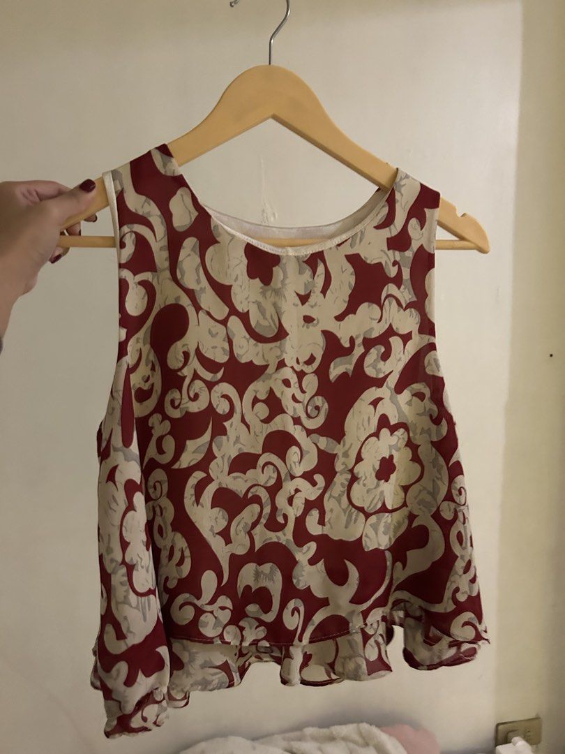 Red and Beige Floral Pattern Sleeveless Crop Top (Category: Sleeveless) located in Quezon City. Submitted by bae.randa (Listing ID 1467627970, Image 2). Description: - Style: Red and beige patterned crop top - Design: Sleeveless with a round neckline and double-layered ruffle hem .