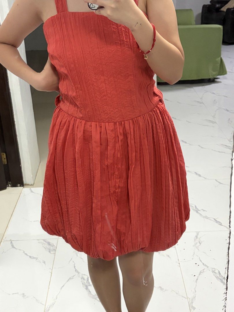 Red Bubble Hem Mini Dress Sleeveless Medium (Category: Dresses) located in Mapandan. Submitted by lovedc.bychi (Listing ID 1467710425, Image 1). Description: Brand: Ofar Size: Medium Length: 34.5 inches; adjustable straps with button Flaws:. Condition Rate: 8/10 Mode of Payment: Gcash, GoTyme, Maya Mode of Delivery: Jnt or LBC *Color of the items may slightly differ from the actual due to lighting. *Manage your expectations, items posted on my ac